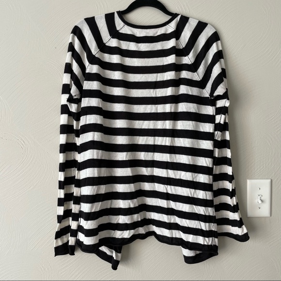 Tex by MaxAzria Striped Cardigan with Pockets and Buttons - Picture 2 of 2